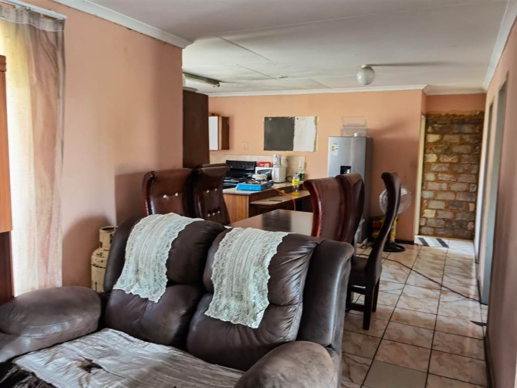 5 Bed House in Brakpan North photo number 8