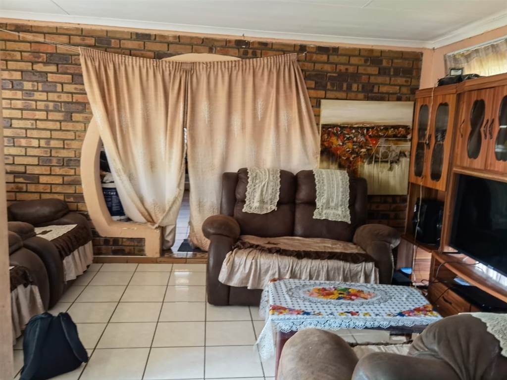5 Bed House in Brakpan North photo number 7