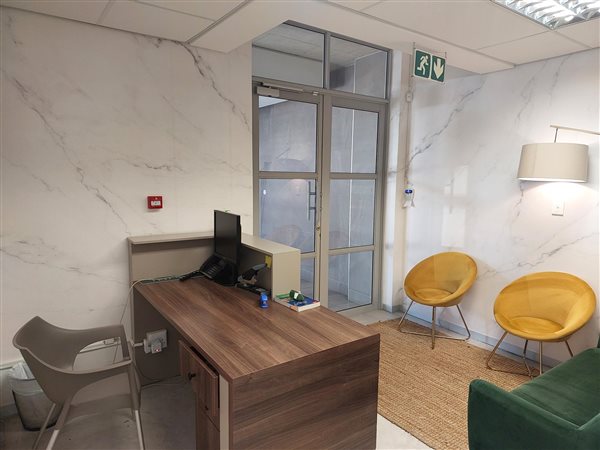 106  m² Commercial space in Bryanston