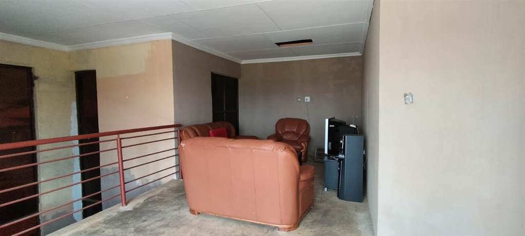 4 Bed House in Lesedi Park photo number 14