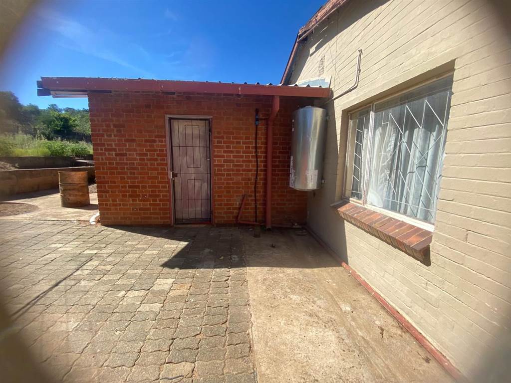 4 Bed House in Uitsig photo number 16