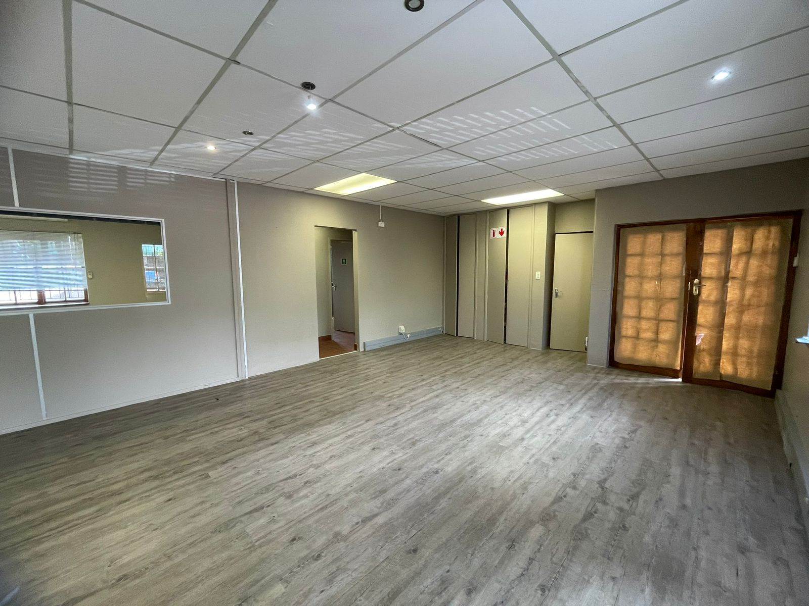 140  m² Commercial space in Kensington B photo number 12