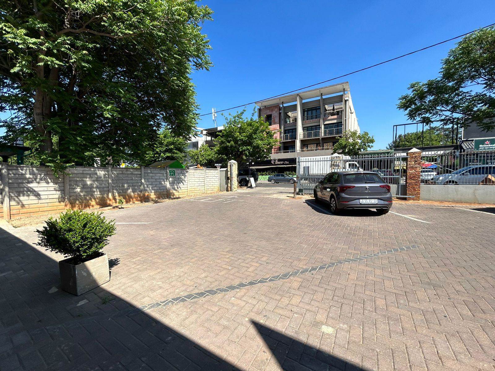 90  m² Commercial space in Greenside photo number 4