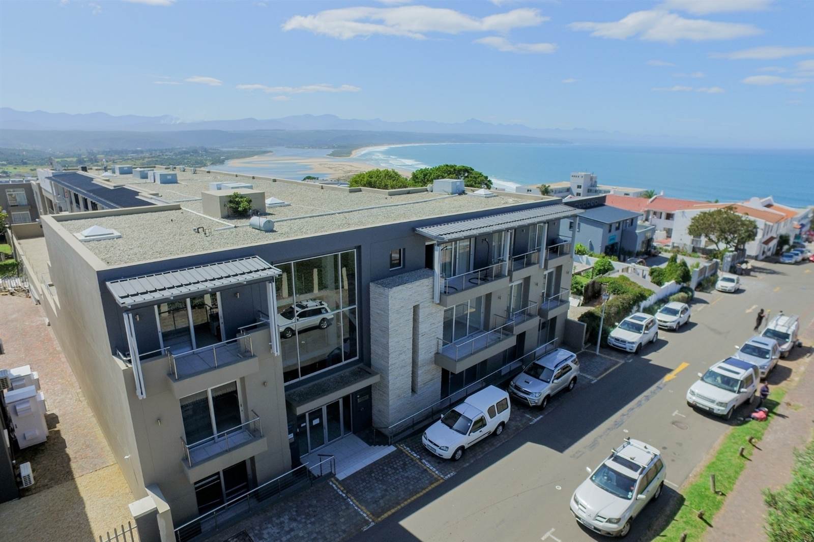 127  m² Office Space in Plettenberg Bay photo number 1
