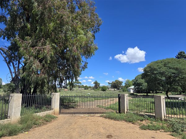 2.8 ha Smallholding 2.8 ha Smallholding