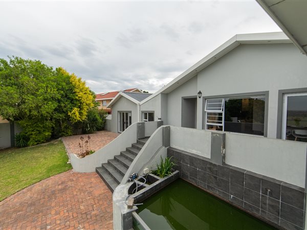 6 Bed House in Lovemore Heights