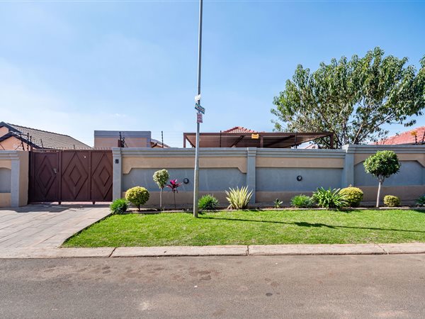 3 Bedroom House 3 Bedroom House