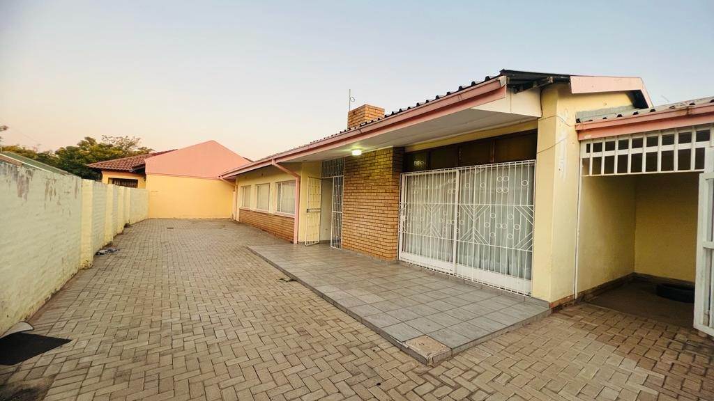 3 Bed Townhouse in Mokopane photo number 16