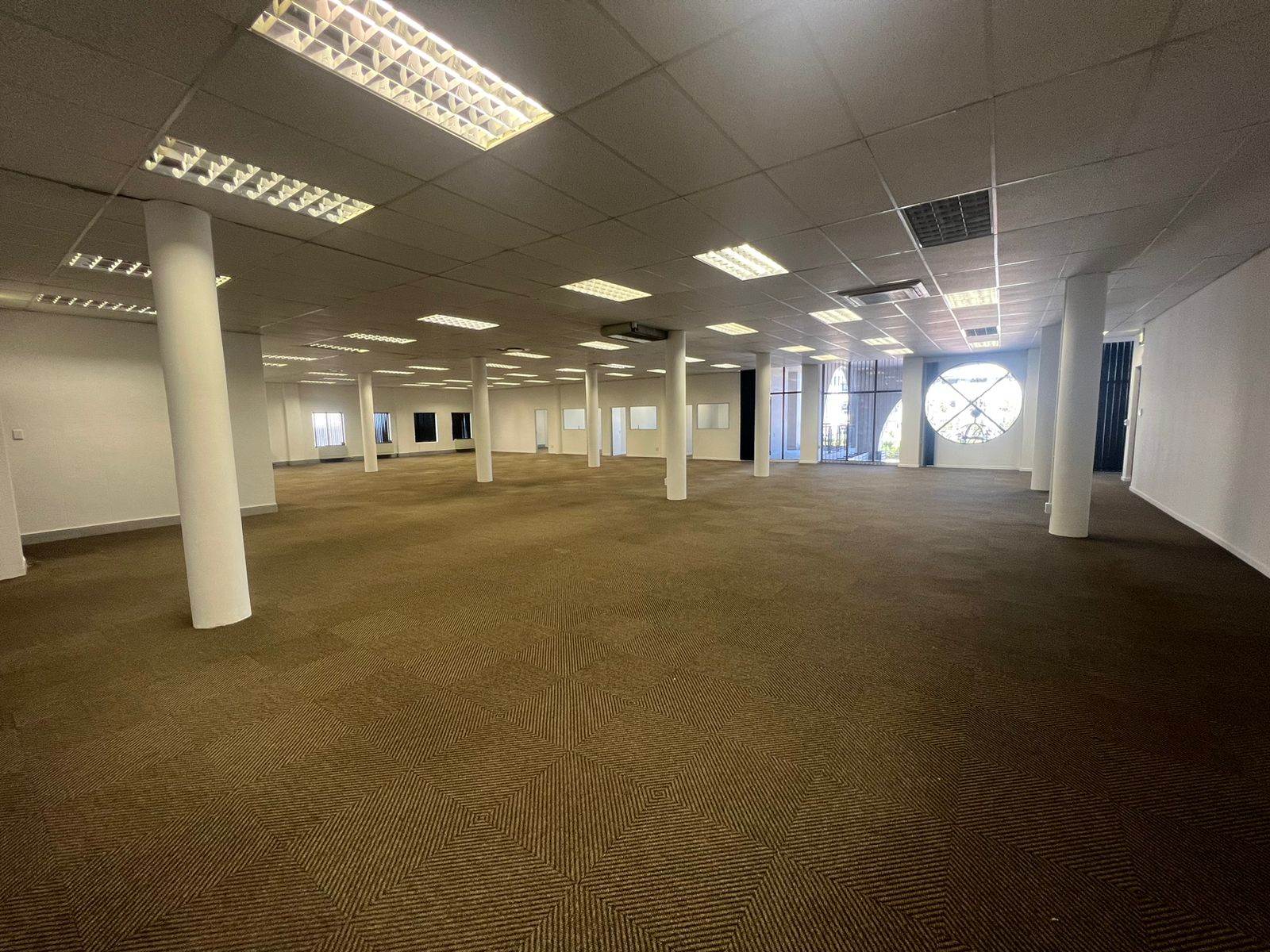 685.4  m² Commercial space in Tyger Valley photo number 11