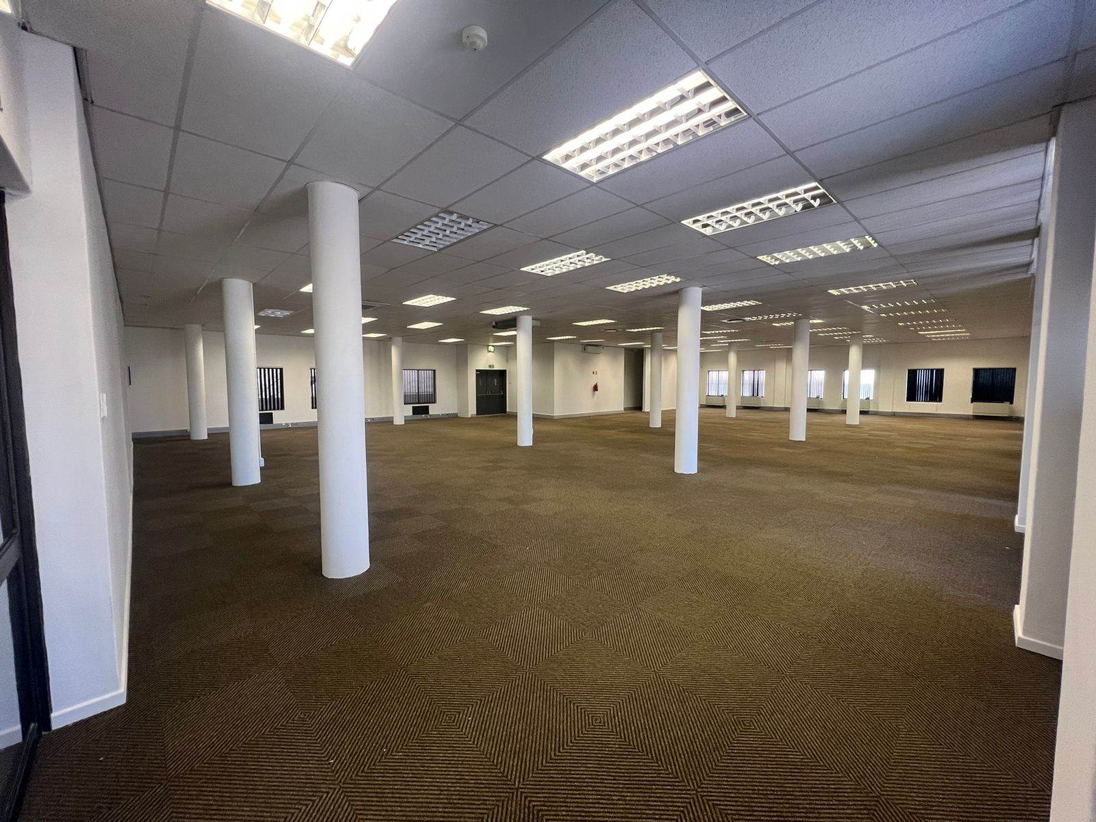 685.4  m² Commercial space in Tyger Valley photo number 6
