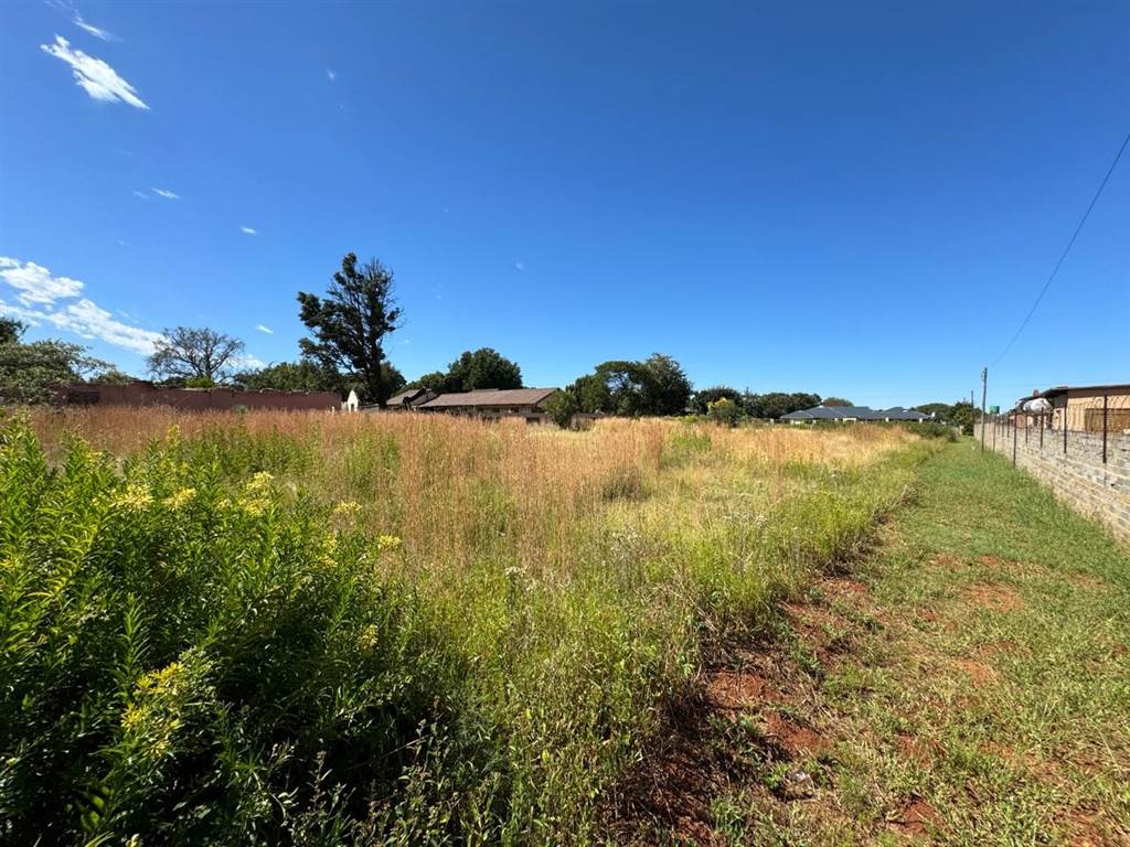 2855 m² Land available in Koster photo number 1