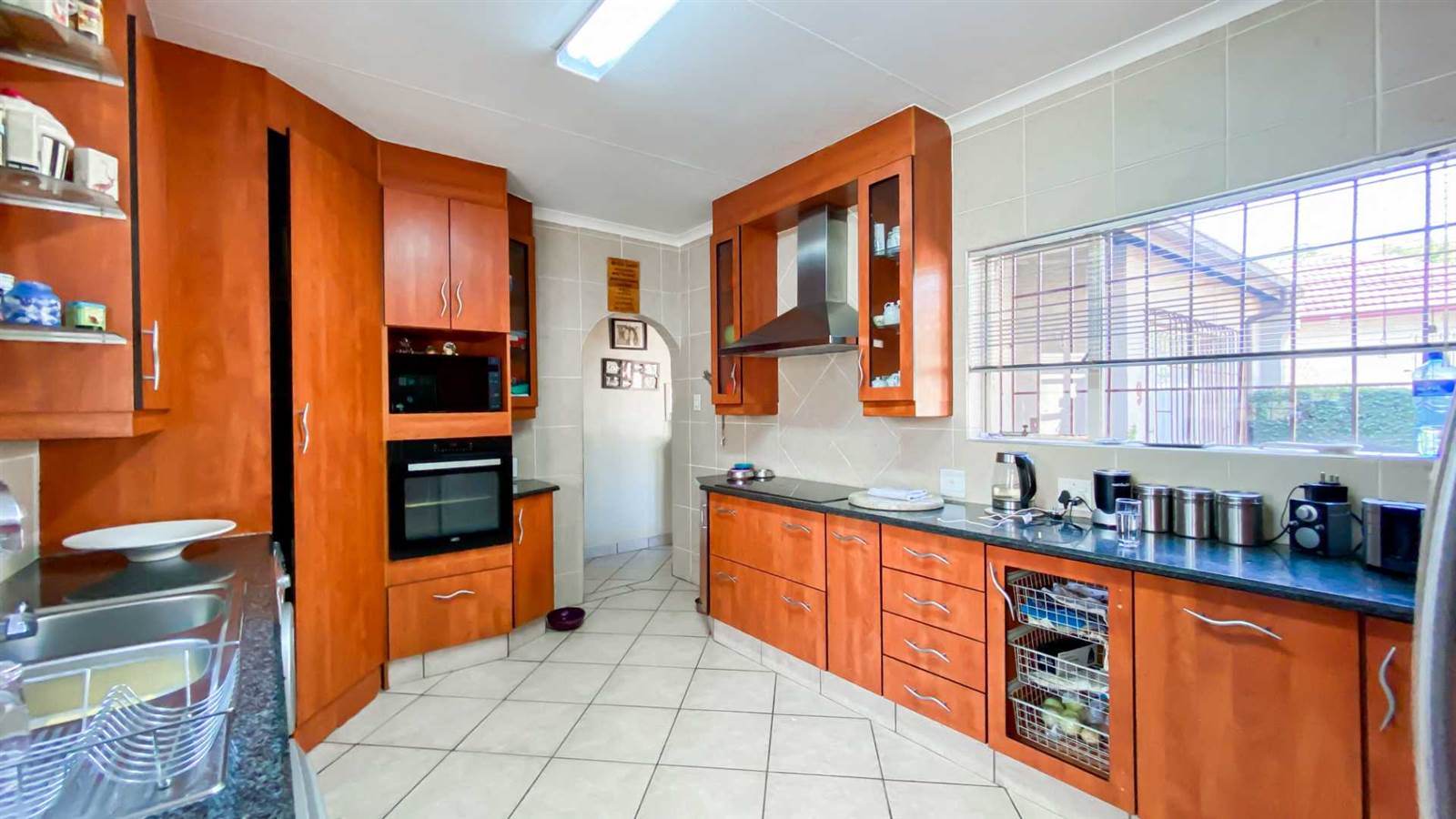 4 Bed House in Brackendowns photo number 8
