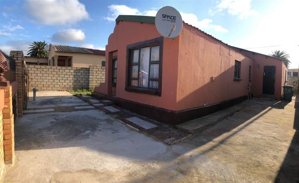 3 Bed House in Kwa Nobuhle photo number 12