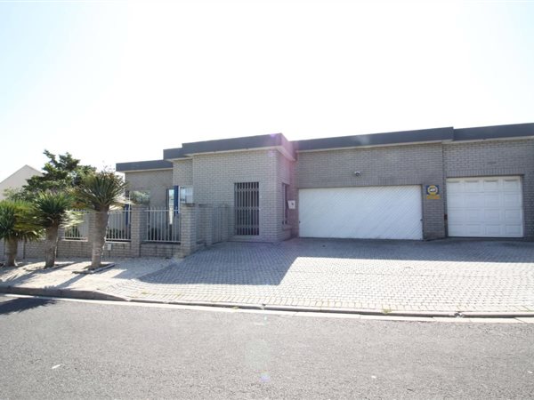 4 Bedroom House 4 Bedroom House