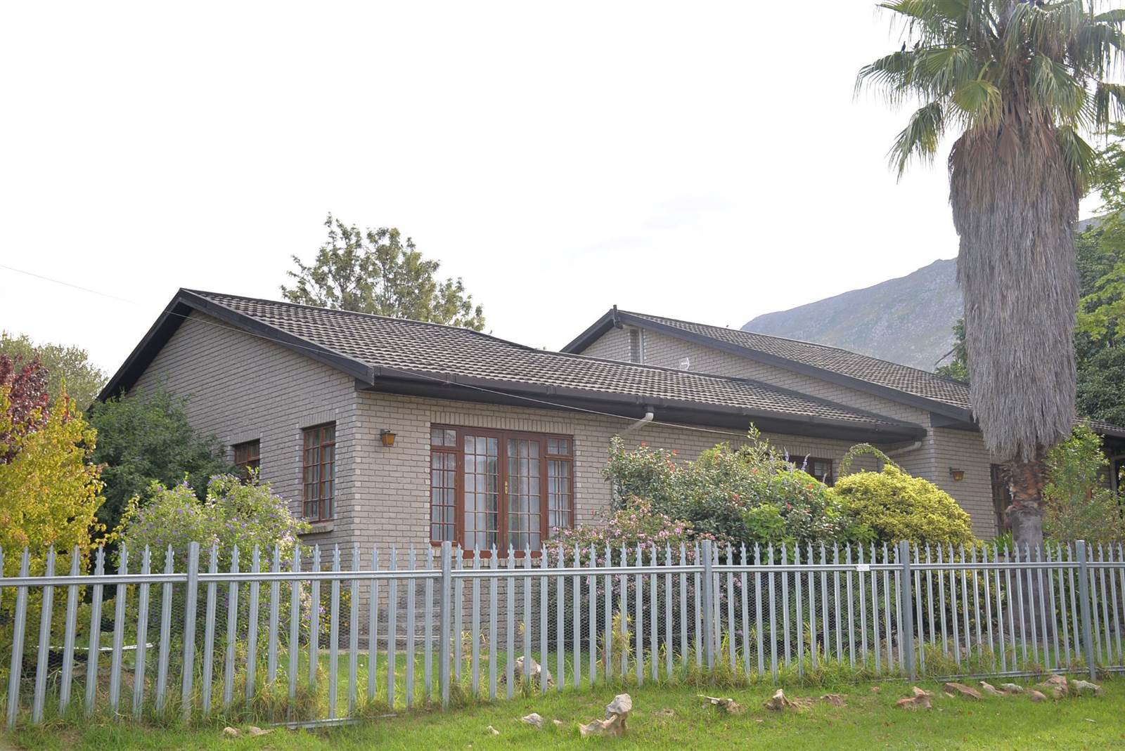 4 Bed House in Villiersdorp photo number 2
