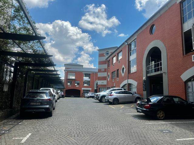 200  m² Commercial space in Parktown North photo number 2