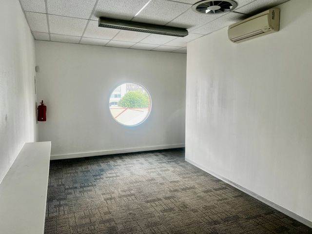 200  m² Commercial space in Parktown North photo number 11