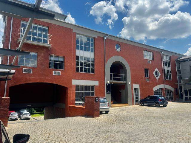 200  m² Commercial space in Parktown North photo number 1