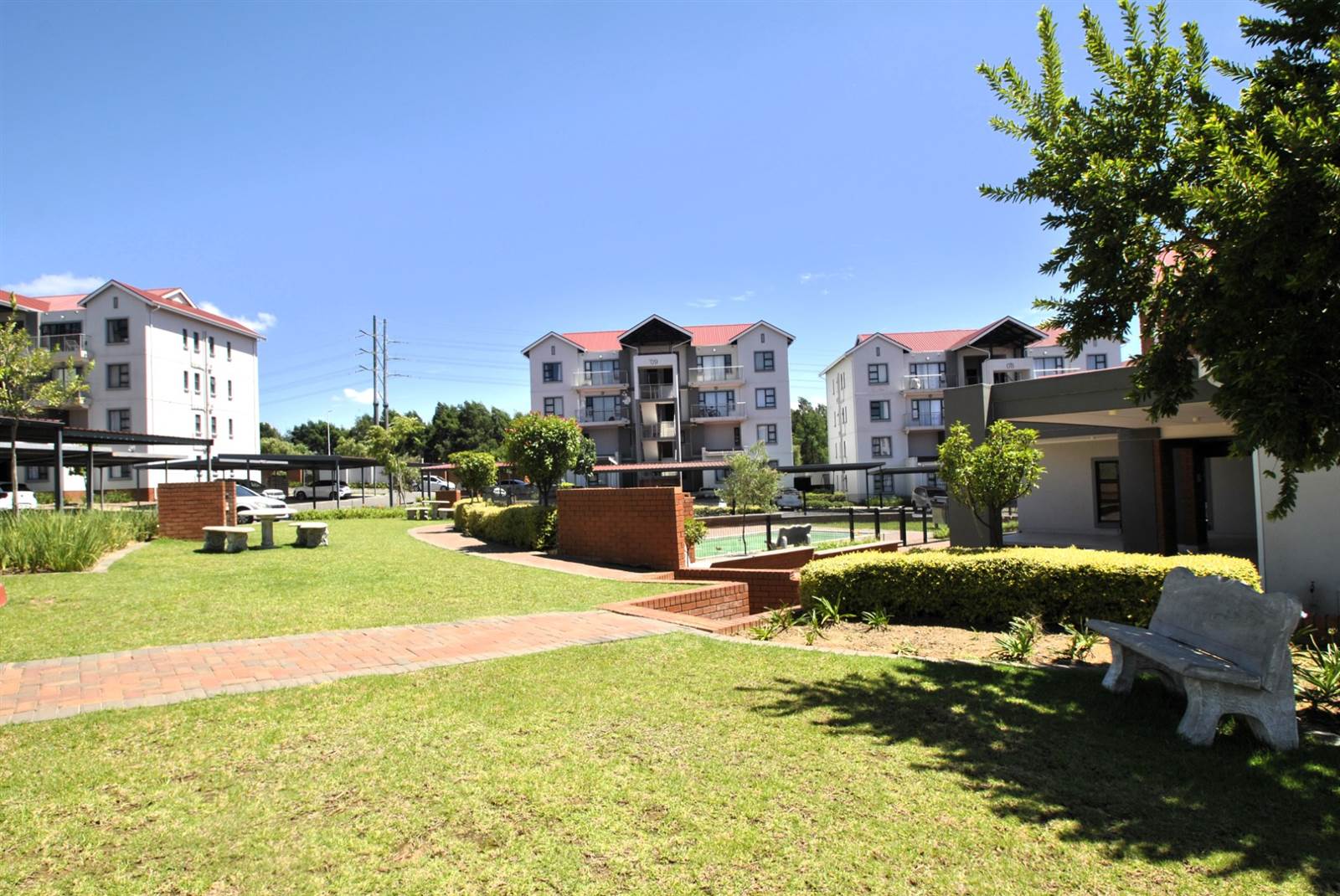 2 Bed Townhouse in Modderfontein photo number 16