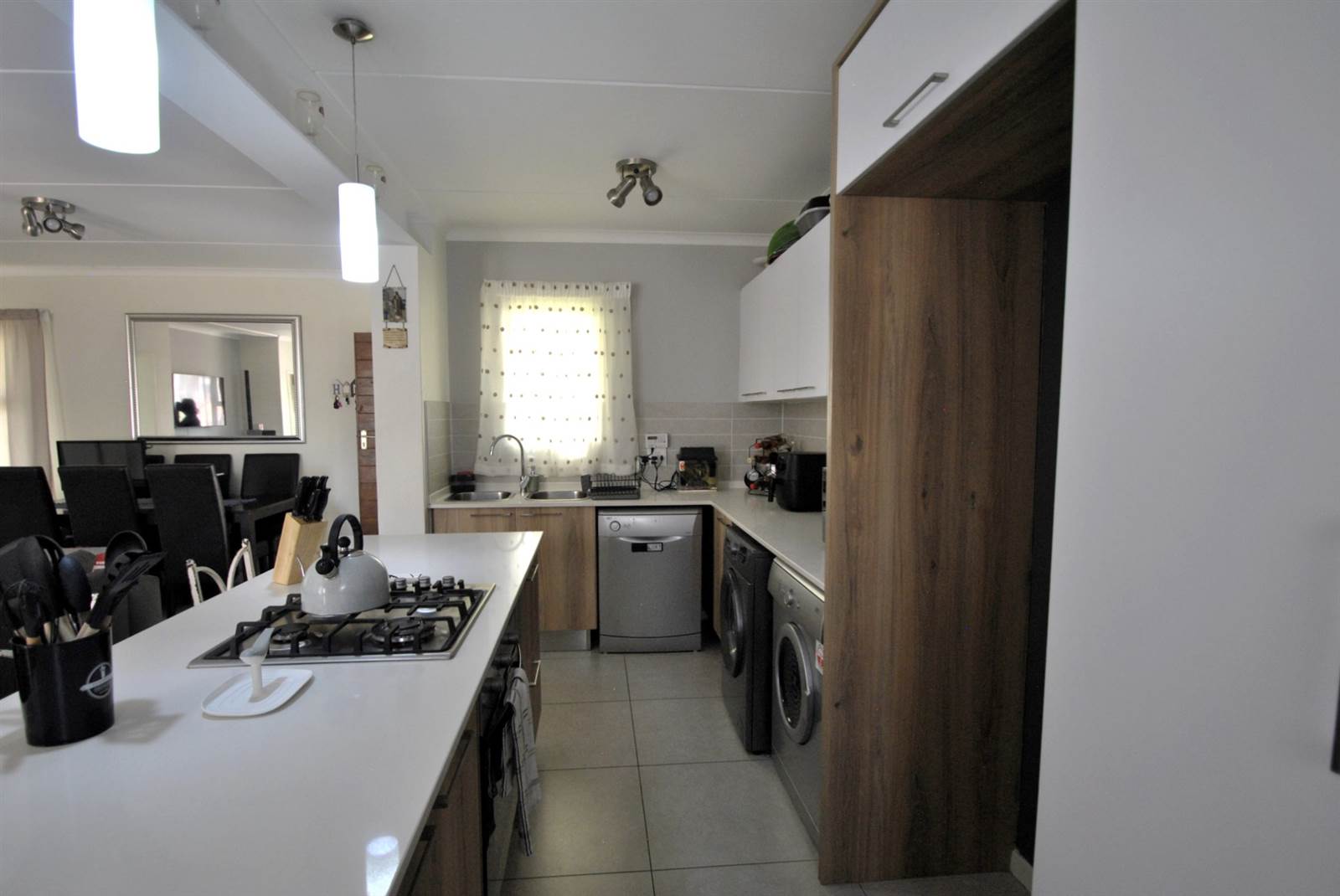 2 Bed Townhouse in Modderfontein photo number 7