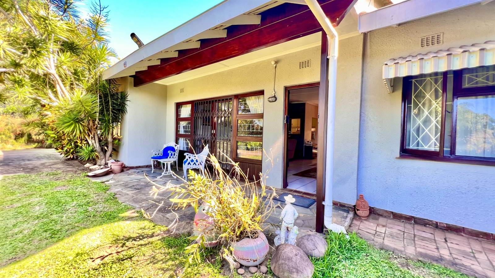 4 Bed House in Umtentweni photo number 4