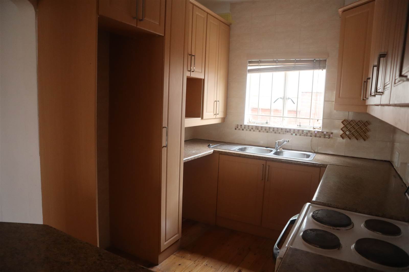 1 Bed Flat in Essenwood photo number 13