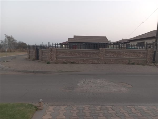 2 Bedroom House 2 Bedroom House