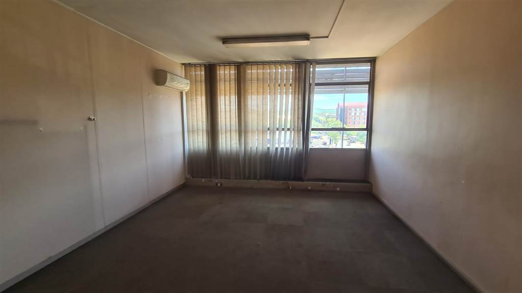 394  m² Commercial space in Pretoria Central photo number 12