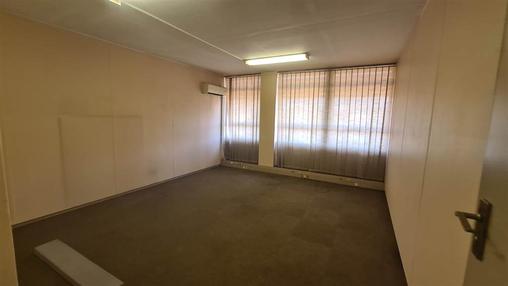 394  m² Commercial space in Pretoria Central photo number 9