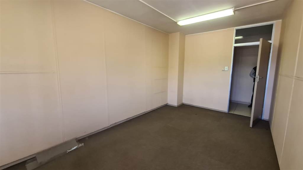 394  m² Commercial space in Pretoria Central photo number 4
