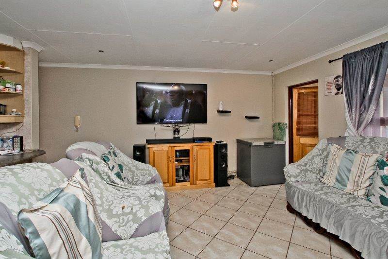 3 Bed Apartment in Robindale photo number 8