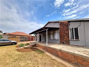 3 Bed House in Dersley