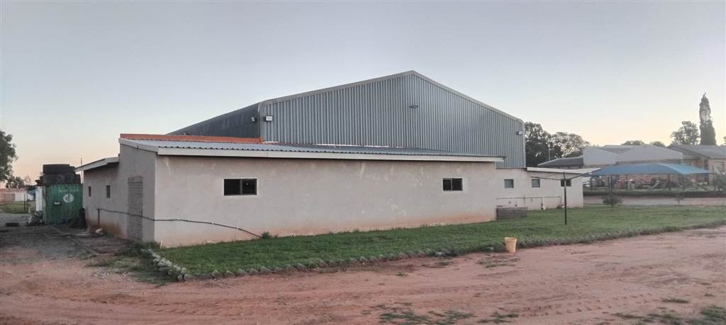 947.54  m² Commercial space in Delmas photo number 1