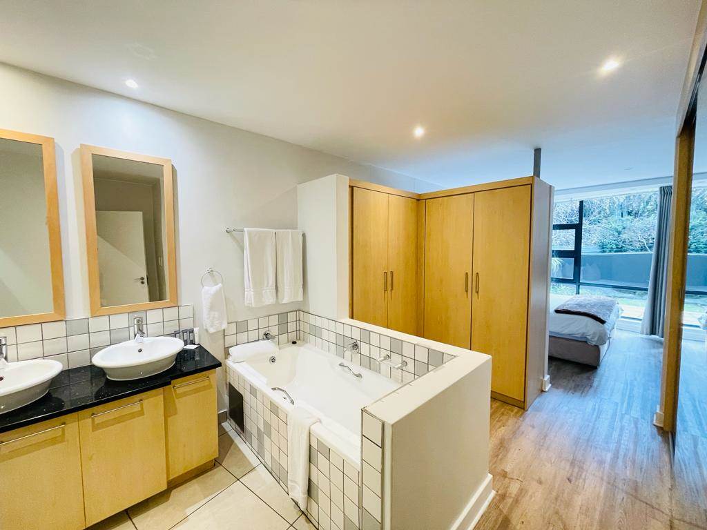 2 Bed Apartment in Morningside photo number 8