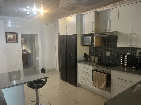 4 Bedroom House 4 Bedroom House
