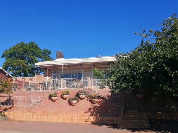 4 Bedroom House 4 Bedroom House
