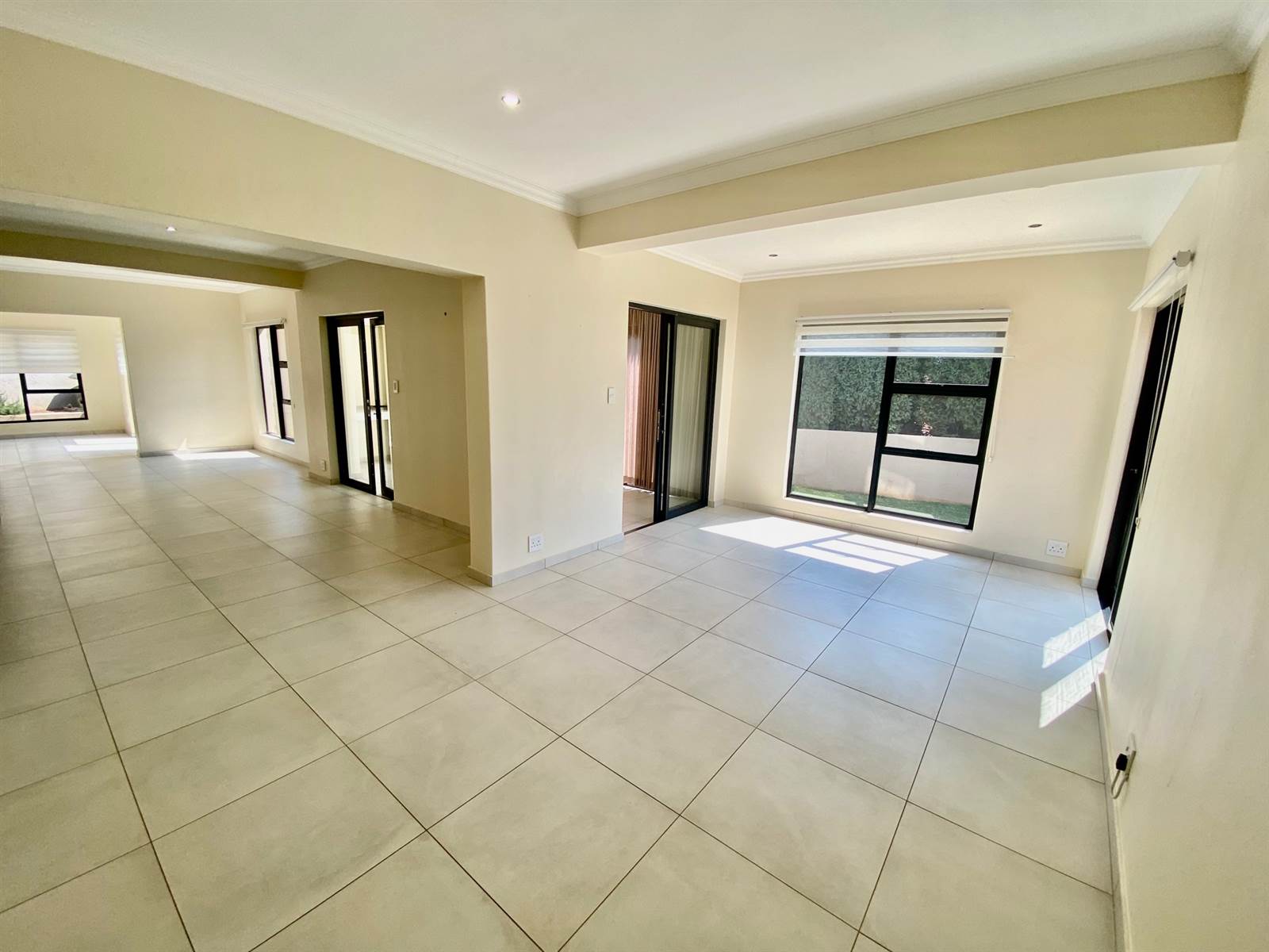 3 Bed House in Waterkloof Ridge photo number 4