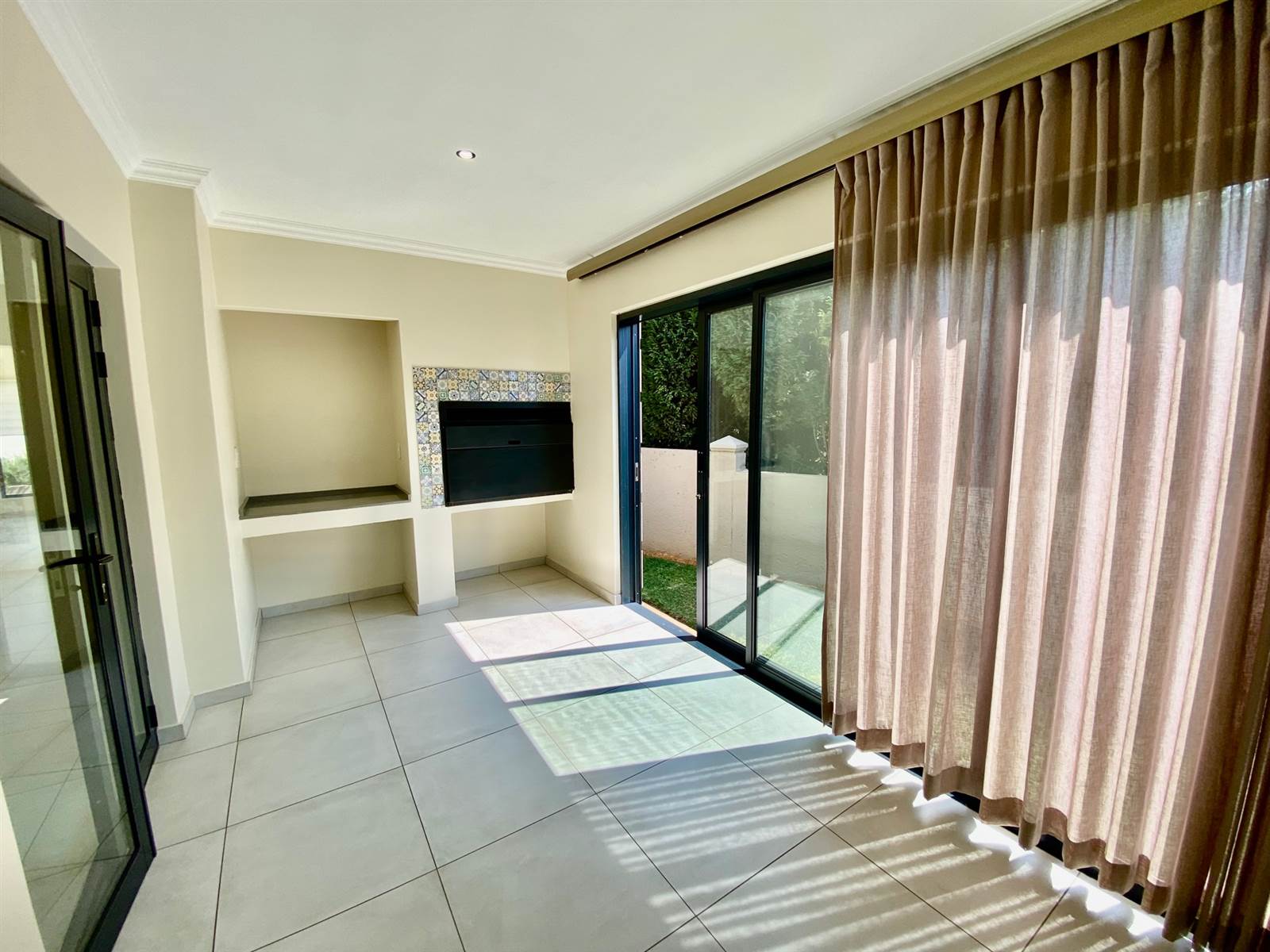 3 Bed House in Waterkloof Ridge photo number 6