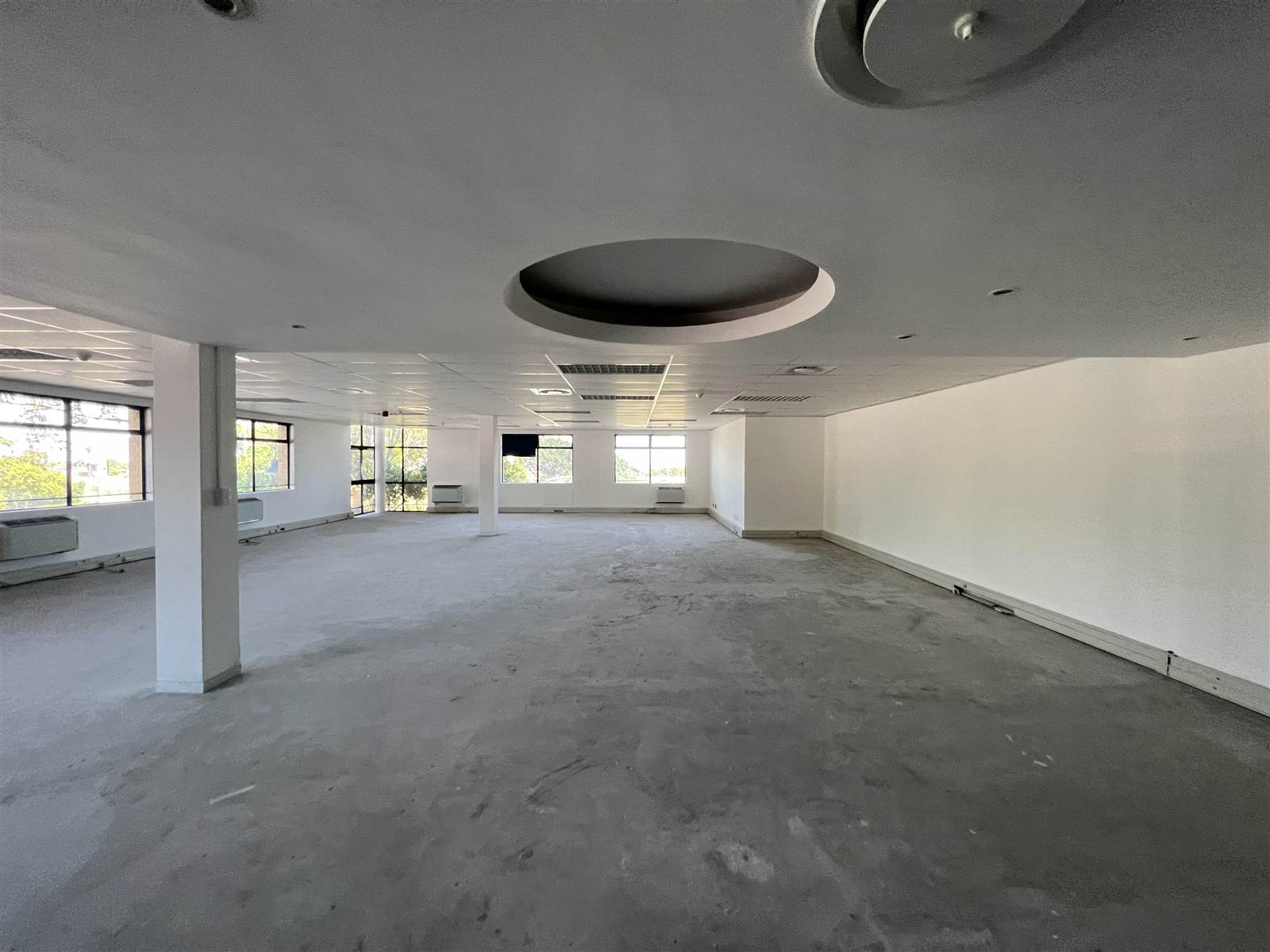 242  m² Commercial space in Plattekloof photo number 2