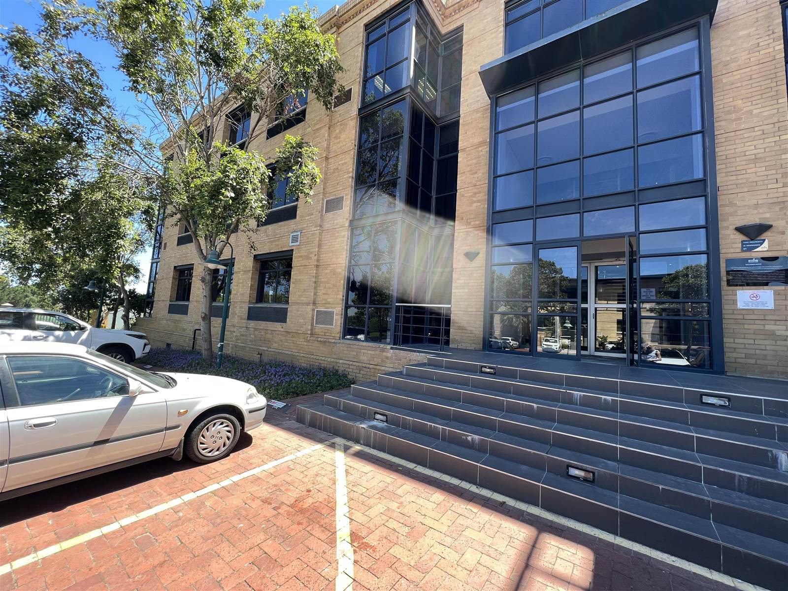 242  m² Commercial space in Plattekloof photo number 1