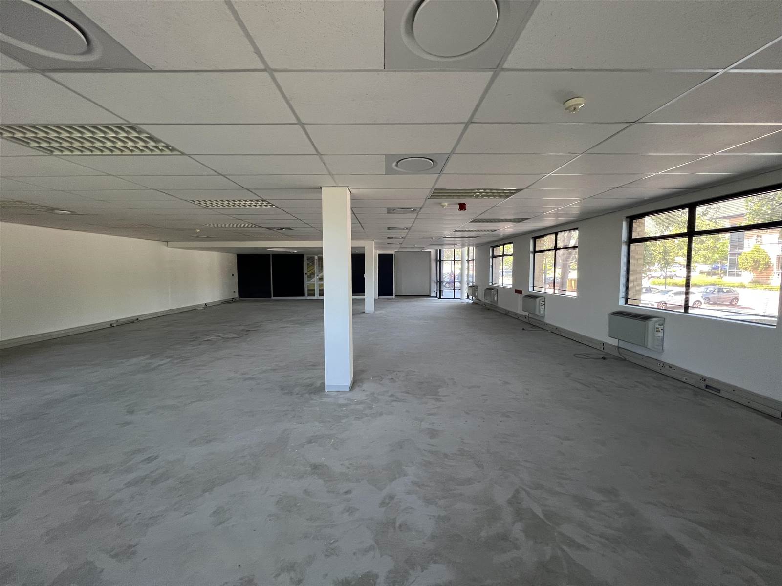 242  m² Commercial space in Plattekloof photo number 3
