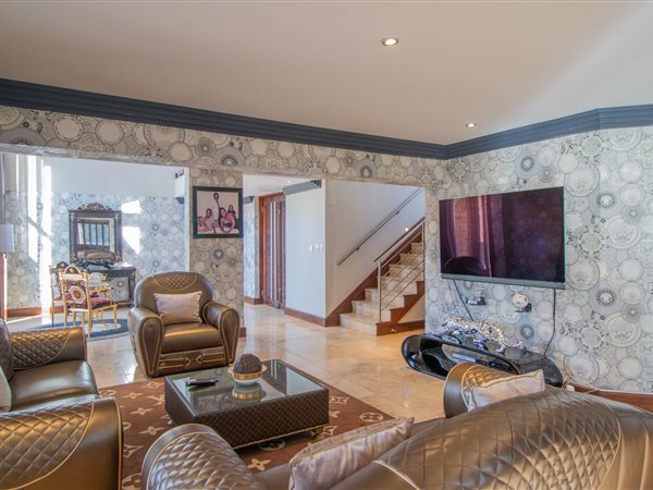5 Bedroom House 5 Bedroom House
