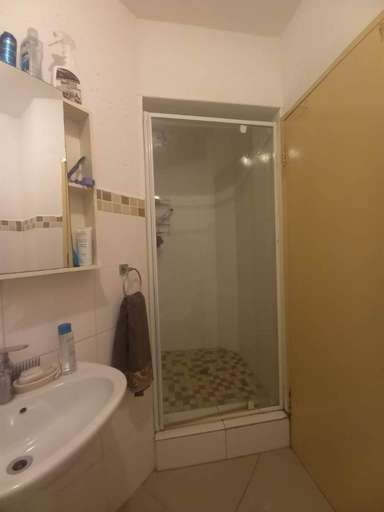 2 Bed Apartment in Bromhof photo number 12