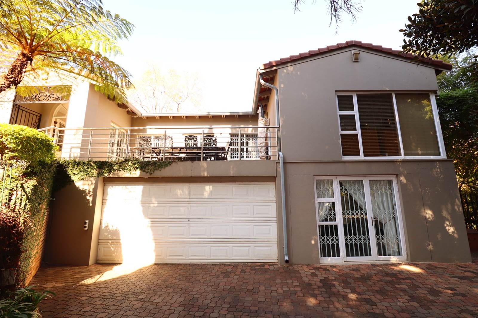 5 Bed House in Waterkloof photo number 4