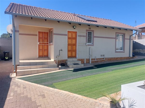 3 Bed House in Kya Sands