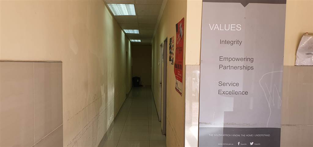 633  m² Office Space in Rustenburg Central photo number 2