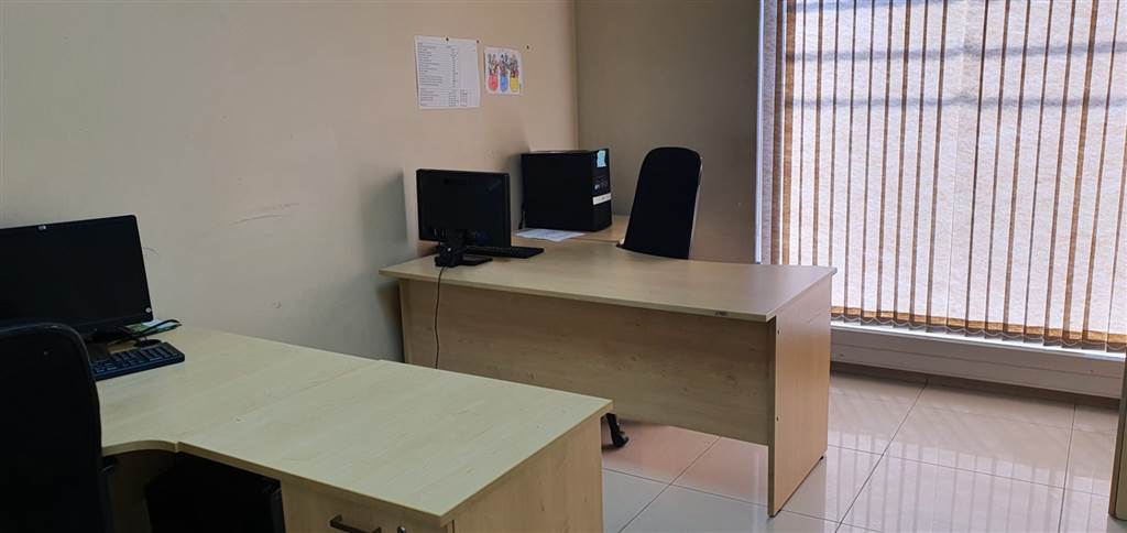 633  m² Office Space in Rustenburg Central photo number 14
