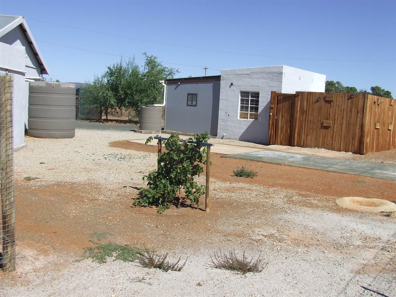 2 Bed House in Calvinia photo number 12