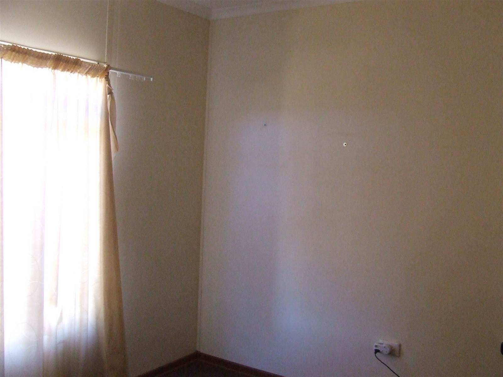 2 Bed House in Calvinia photo number 23