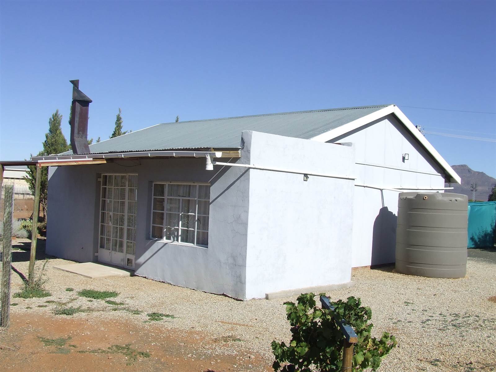 2 Bed House in Calvinia photo number 4